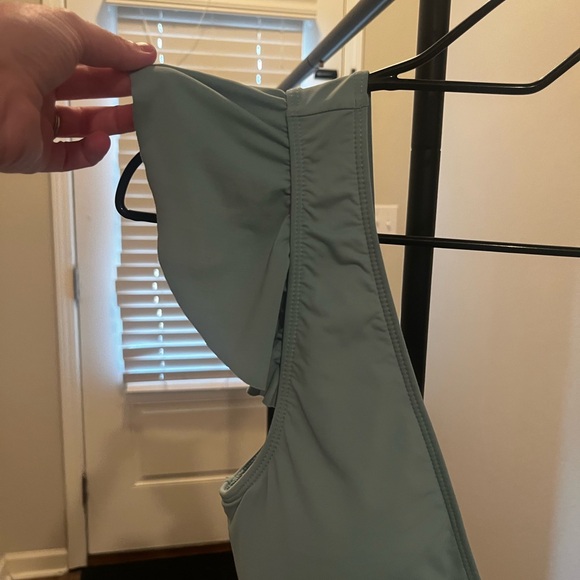 Cremieux one-piece swimsuit with flutter sleeves- medium - Picture 6 of 8